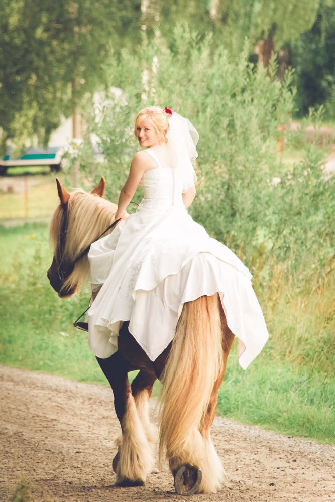 hj-brollopsbilder-brollop-wedding-orebro-hastar-29